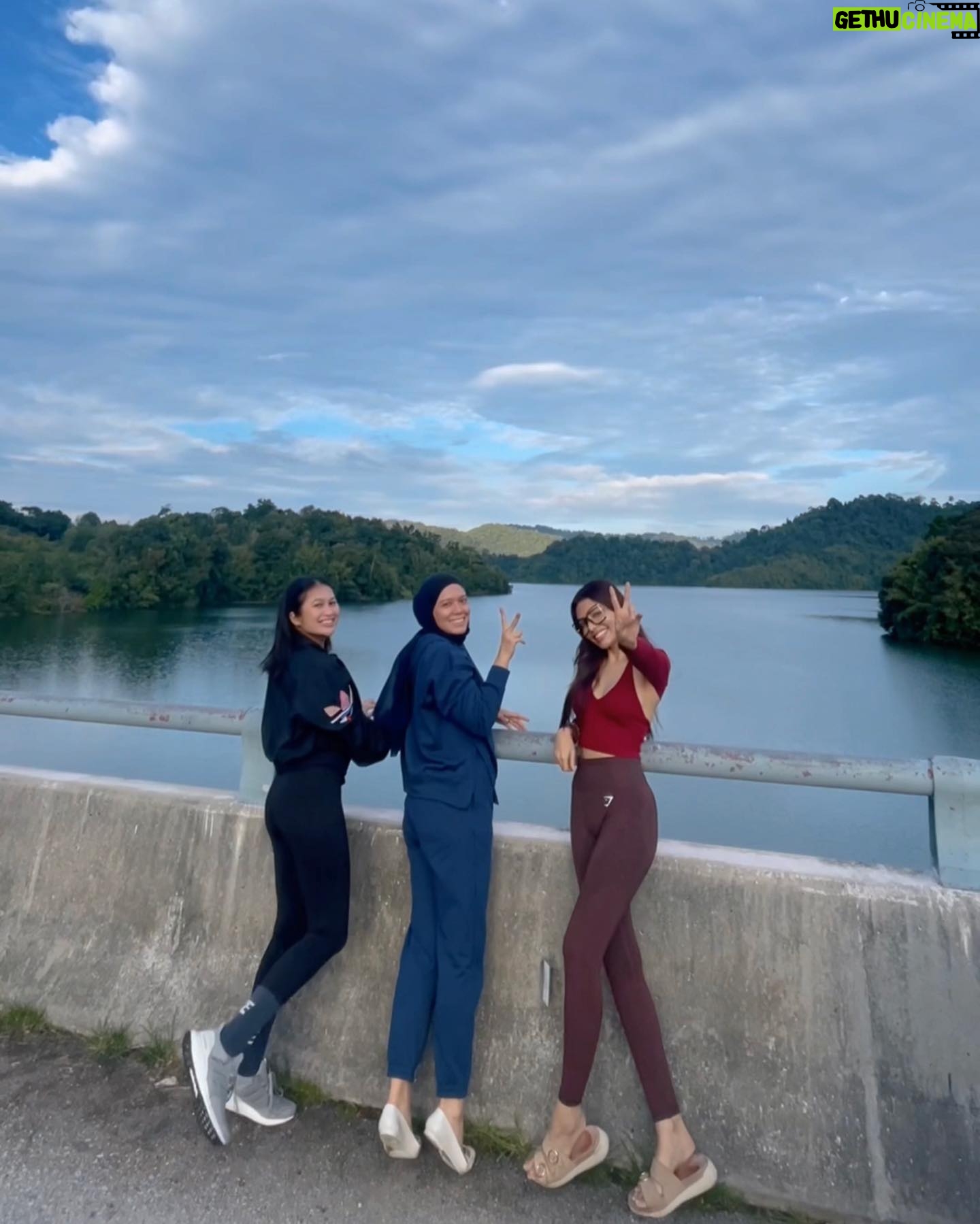 Julia Farhana Marin Instagram - . Mood : Birthday girl all month Thank you @drchehafiz for always making me feel special ❤️ I love you. Thank you girls for the best birthday in nature, wouldnt have it any other way @sanjna_suri @nelissanizam @suzannaornella Still unwrapping gifts. Bai.