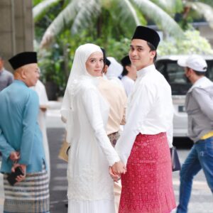 Julia Farhana Marin Instagram - .
Assalamualaikum everyone, 

I would like to share I am officially a wife to @drchehafiz and these are unofficial photos of our solemnization day with both sides of the family but mostly just the two of us for this announcement. We would like to apologize to everyone for the late announcement, to friends, our media friends and everyone who were not aware of our wedding because we wanted a very private gathering with only family members. Our sincerest apologies. 

My husband and I would like to humbly request for everyone’s kind doas as we embark on this journey as a married couple. Thank you everybody. 

Nanti bila official photos are ready we will share ☺️