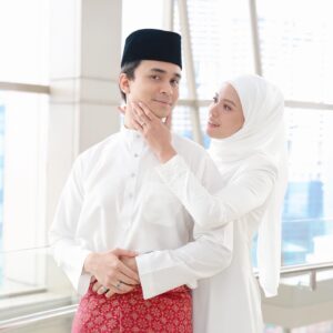 Julia Farhana Marin Instagram - .
Assalamualaikum everyone, 

I would like to share I am officially a wife to @drchehafiz and these are unofficial photos of our solemnization day with both sides of the family but mostly just the two of us for this announcement. We would like to apologize to everyone for the late announcement, to friends, our media friends and everyone who were not aware of our wedding because we wanted a very private gathering with only family members. Our sincerest apologies. 

My husband and I would like to humbly request for everyone’s kind doas as we embark on this journey as a married couple. Thank you everybody. 

Nanti bila official photos are ready we will share ☺️