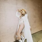 Julia Hart Instagram – Wembley💛🤍 

#beforeigotscissored