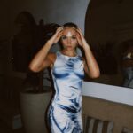 Julia Hart Instagram - 💙🖤