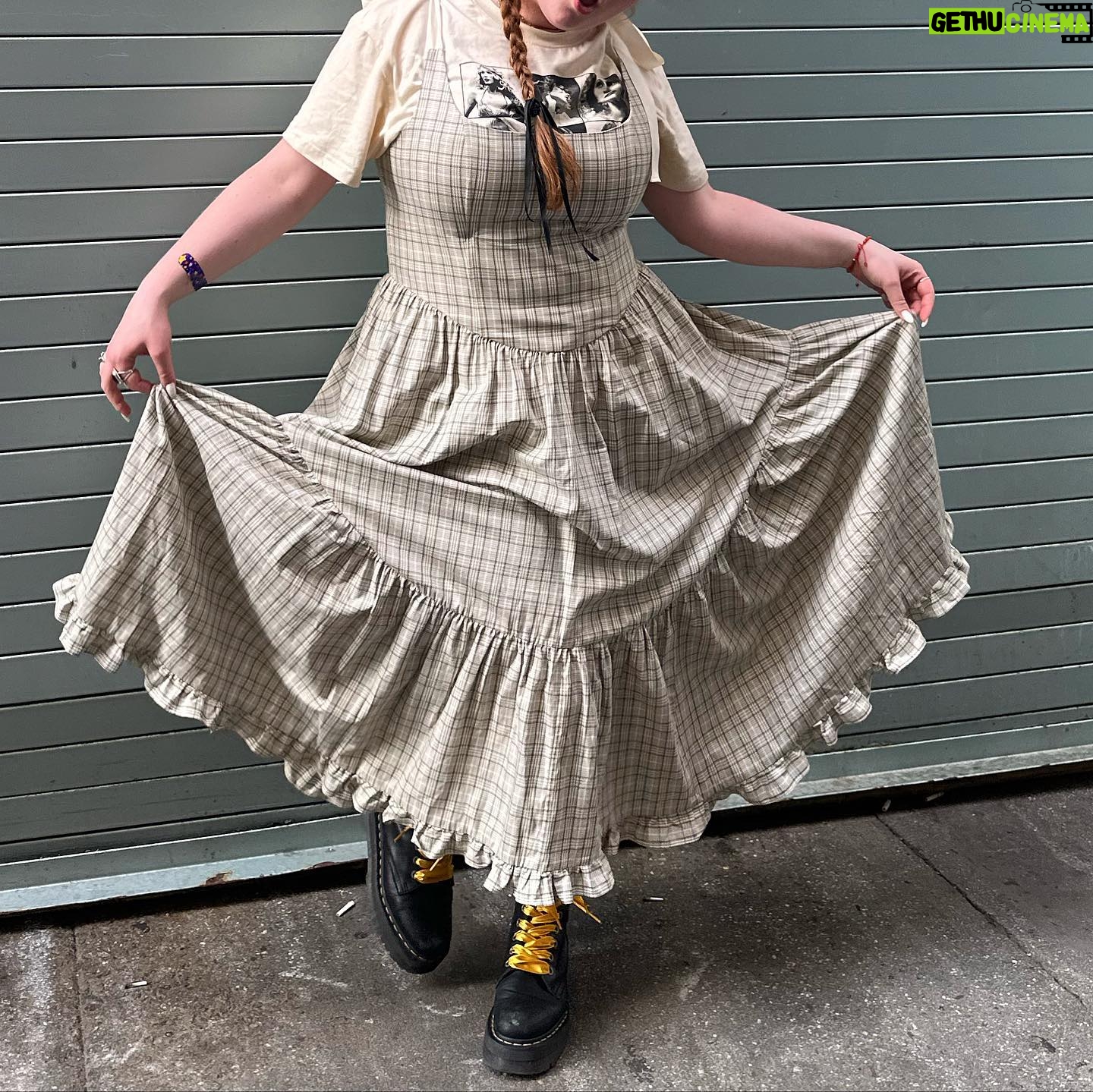 Julia Lester Instagram - I love a dress that makes u wanna curtesy but like also milk a cow so this Mirabelle Dress from @ofherownkind has quickly become a favorite in my closet🖤👑🌾🐮