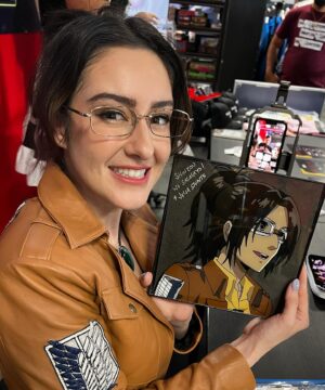 Julia Maggio Instagram - Almost 3 years ago in between working on film sets, I got the idea to make silly goofy videos on the internet in hopes I would find my community of otakus and nerds. I went viral. I’ve made so many friends, and gained an entire second career! And it’s all because of @attackontitan . It’s been an honor being your commander. The show is finally over and it breaks my heart, but I’m just getting started! Shinzou wo Sasageyo ♥️🕊️ 心臓を捧げよ

#attackontitan #aot #snk #shingekinokyojin #anime #manga #hangezoe @crunchyroll @kodanshamanga @attackontitan #進撃の巨人