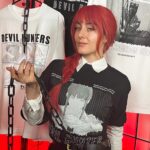 Julia Maggio Instagram - @uniqlousa x Chainsaw Man shirts are now available! Sign the contract & join the Devil Hunters! Who’s rebinging on @crunchyroll ? @uniqlocanada @chainsaw_en #uniqlopartner #anime #manga #cosplay #chainsawman #makima #ootd