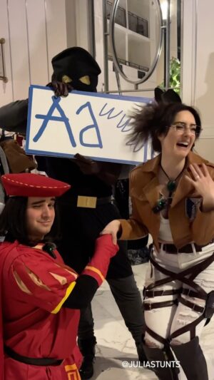 Julia Maggio Instagram - Shake my hand… 🤝 
#anime #manga #cosplay #attackontitan #aot #shrek #lordfarquaad #sololeveling #hazbinhotel #angeldust #chainsawman #denji