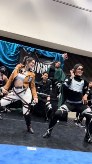 Julia Maggio Instagram - Hange @kay_lamallari teaches Hange @juliastunts THE HANGE DANCE with @thecorpsdancecrew 
DC: @kay_lamallari 
#dance #attackontitan #aot #shingekinokyojin #snk #hangezoe #anime #manga #cosplay