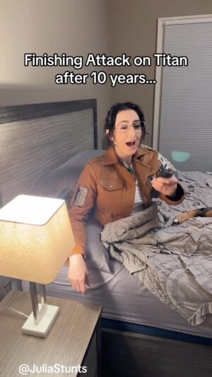 Julia Maggio Instagram - Your commander kisses you all goodnight 🌙
#attackontitan #aot #snk #shingekinokyojin #hangezoe #cosplay #hangecosplay @attackontitan #進撃の巨人