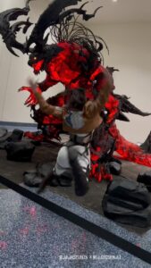 Julia Maggio Instagram - I FOUND A TITAN! @animeexpo @finalfantasy @attackontitan #animeexpo #ax #finalfantasy #ifrit #ffxvi #anime #manga #attackontitan #aot #shingekinokyojin #snk #hangezoe