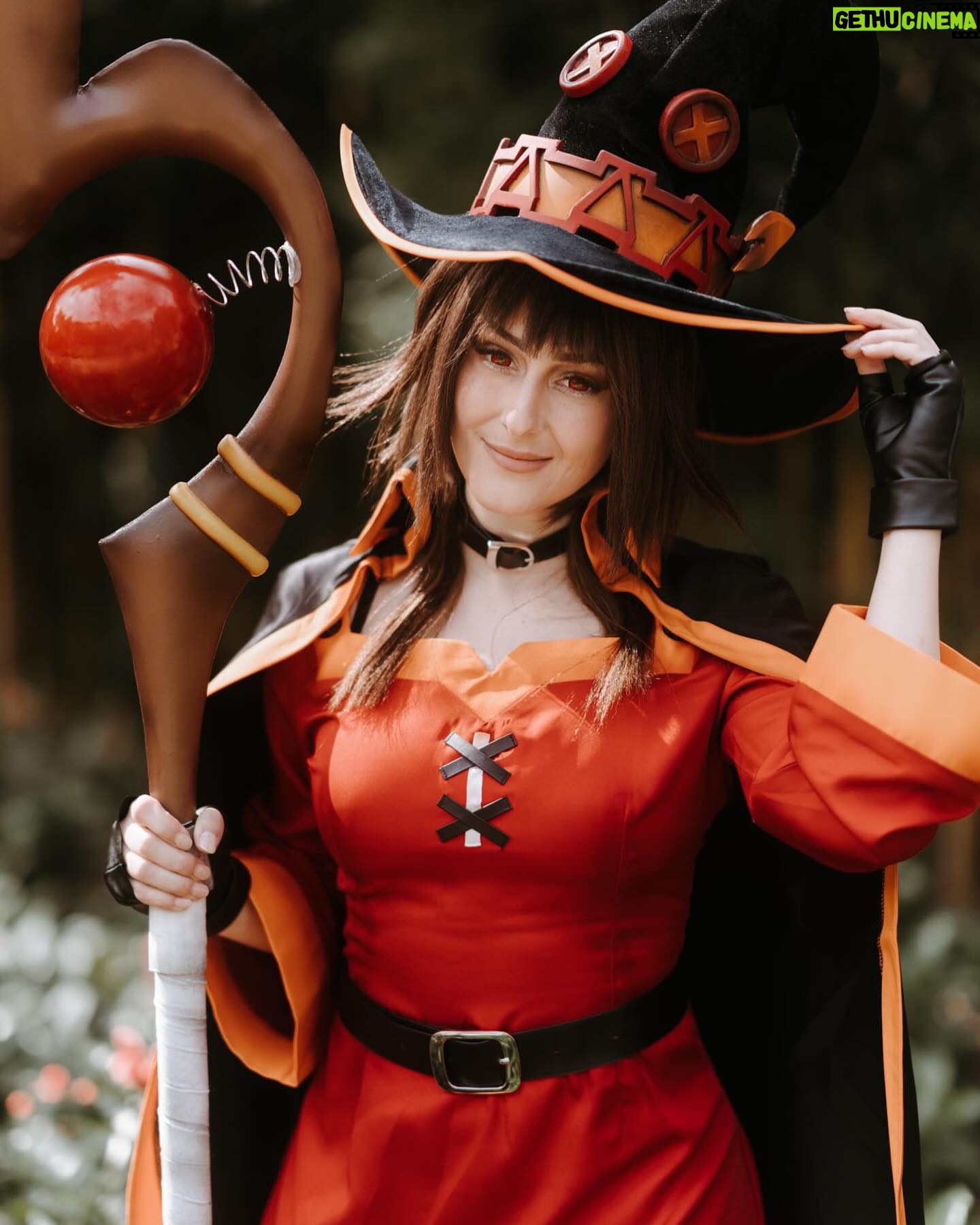 Julia Maggio Instagram - Happy Birthday Megumin!๐ฅ๐งจ๐คฏ๐ ๐ธ: @daveyangphoto Cosplay: @ann_mossy & @lloydsfault & myself! #konosuba #megumin #meguminkonosuba #cosplay #anime #manga #ใใฎ็ด ๆดใใใไธ็ใซ็ฅ็ฆใ #ใใใฟใ