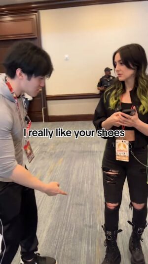 Julia Maggio Instagram - I did it! Now I don't need to do it again for another year :)

#animeconvention #girl #boy #talking #weebcon #shoes