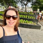 Julia Quinn Instagram - 🇵🇪🇵🇪🇵🇪🇵🇪🇵🇪🇵🇪 Having a great time in Lima with the crew from @ediciones_uranoperu and @titania.ed! Got a tour of the city (don’t miss my favorite sign from the women’s bathroom at the restaurant) and then had breakfast with librarians, booksellers, and bookstagrammers! Tomorrow is the big day with the #amabookexperience !
