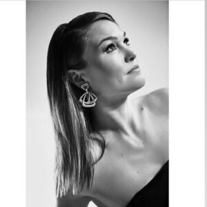 Julia Stiles Instagram - Thanks @hollywoodreporter for makin me feel all Hollywood. It feels narcissistic to keep posting about myself, but this is the first time in my career I haven’t felt misunderstood in interviews. Thanks @thedailybeast and @kpfallon for that (link in bio) 🧡😭☺️
