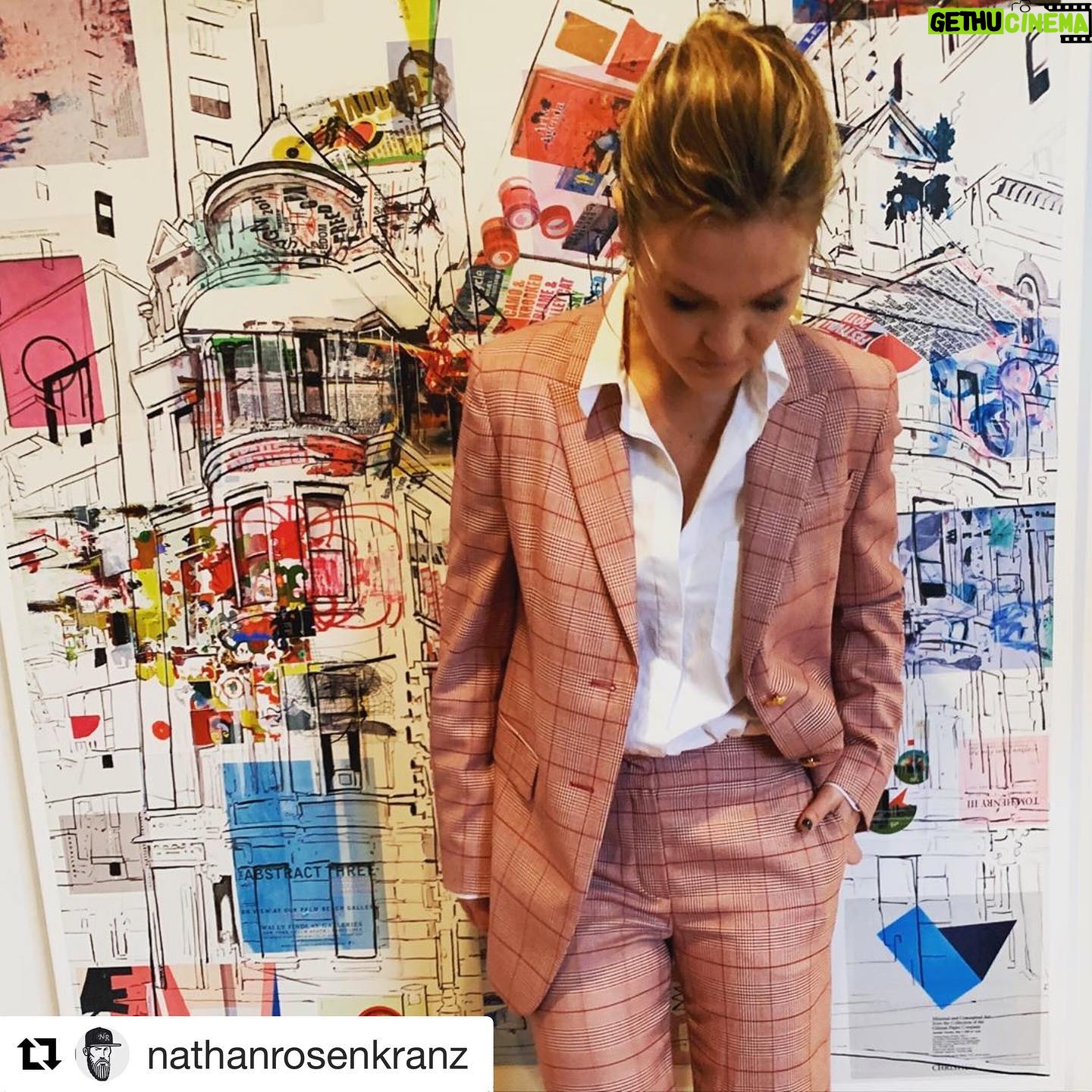 Julia Stiles - 20.2K Likes - New York. š„Ø Patterns and pant suits. š§”š