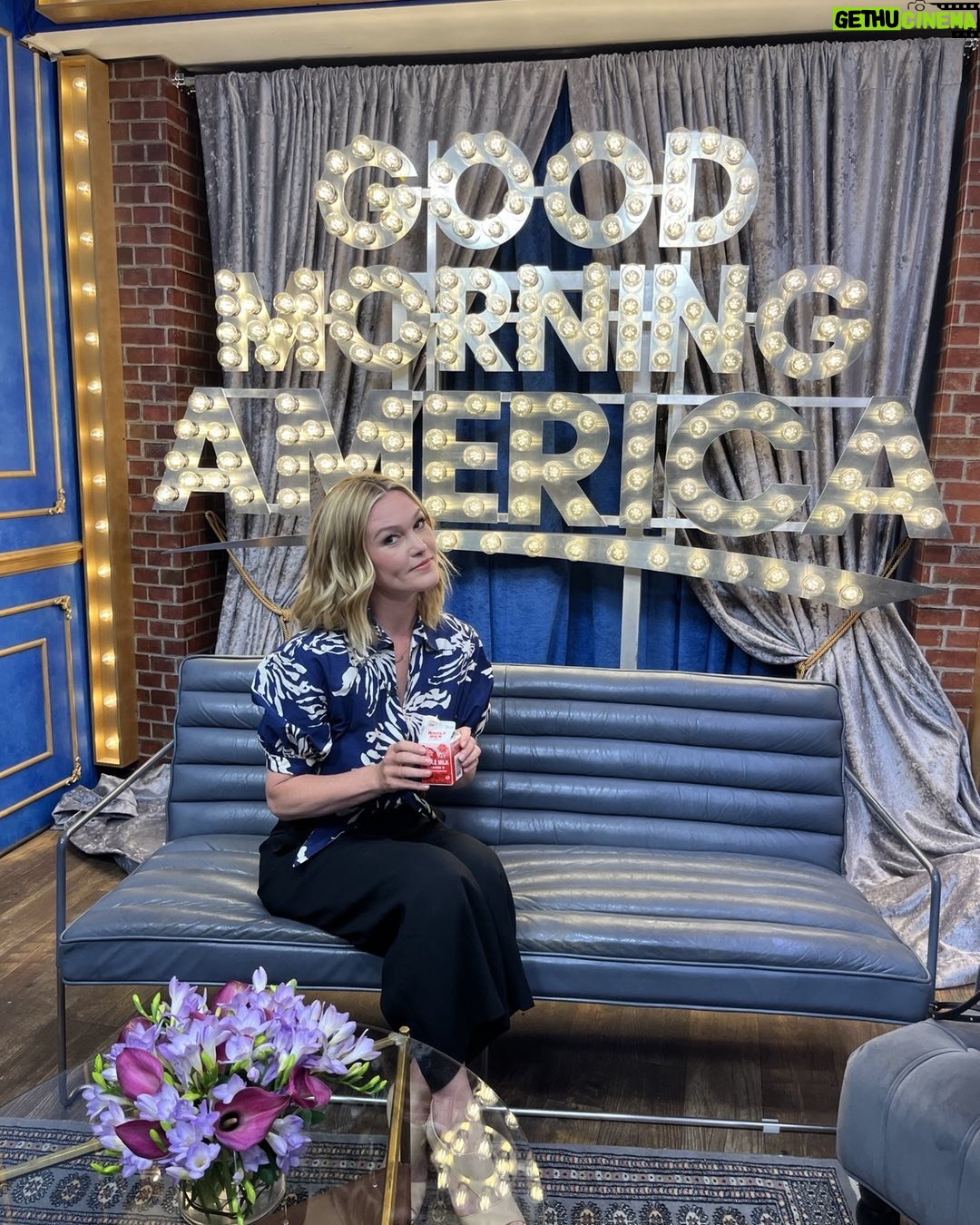 Julia Stiles - 20.4K Likes - Iām just a girl, drinkinā a kids size milk, hoping she can carry on a grown up conversation @abcgma3