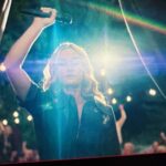 Julia Stiles Instagram - Where my Karaoke/Lip Sync/Pop Star dreams came true! #AutoTuneForEva 😘 The Lake Season 2 out now! @laurenholly @terrykelichen @primevideo @primevideoca @teganandsara 💛