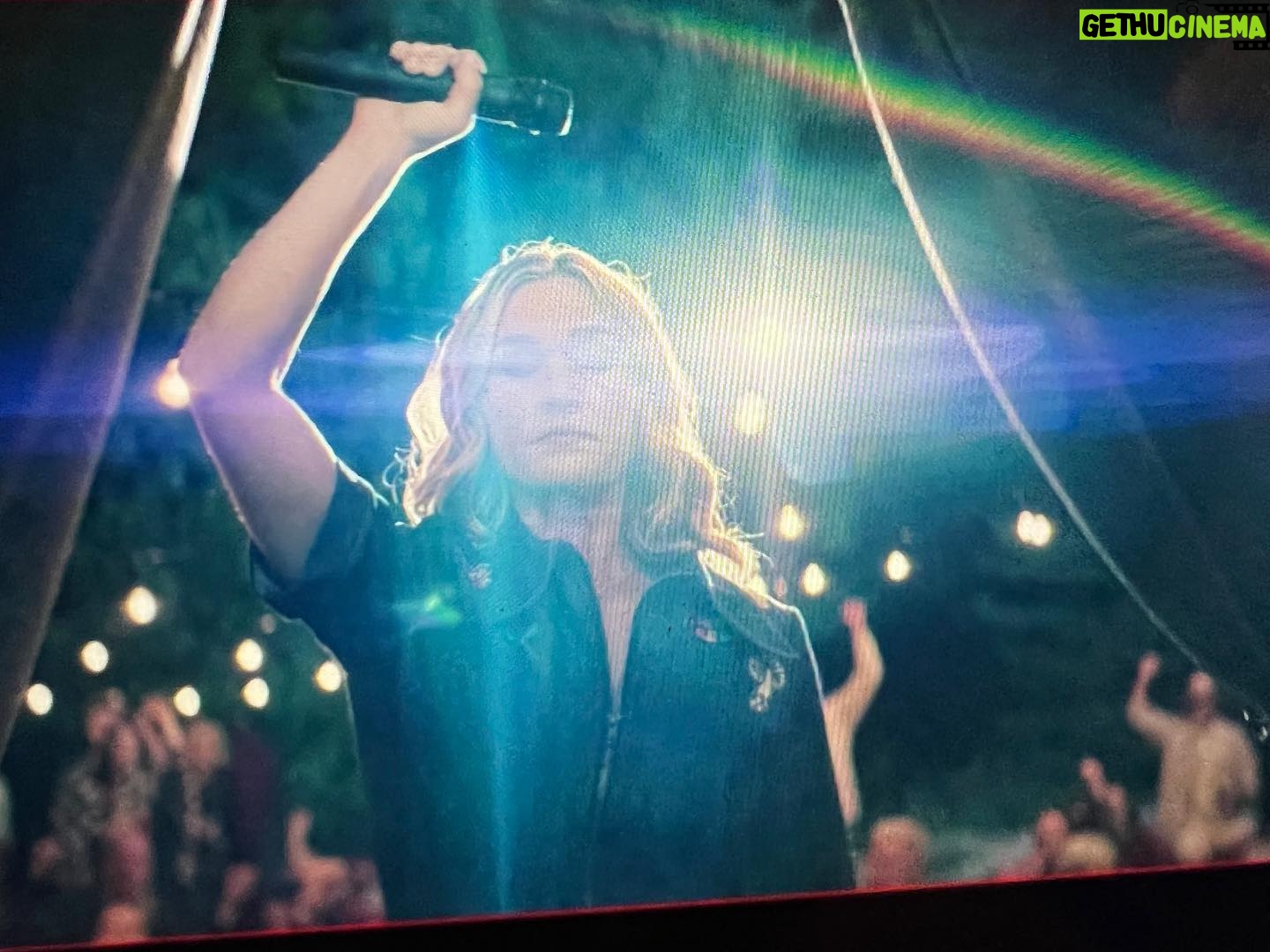 Julia Stiles Instagram - Where my Karaoke/Lip Sync/Pop Star dreams came true! #AutoTuneForEva 😘 The Lake Season 2 out now! @laurenholly @terrykelichen @primevideo @primevideoca @teganandsara 💛