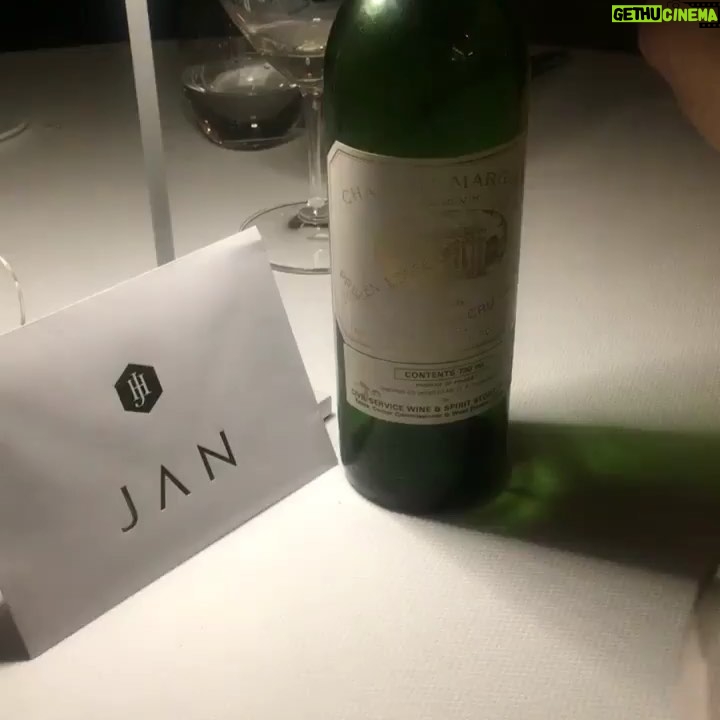 Julia Stiles Instagram - You can’t see it, but this bottle is from when Charles de Gaulle and Lyndon B Johnson were talking. As presidents. We’re not worthy❣️@janhendrikvanderwesthuizen