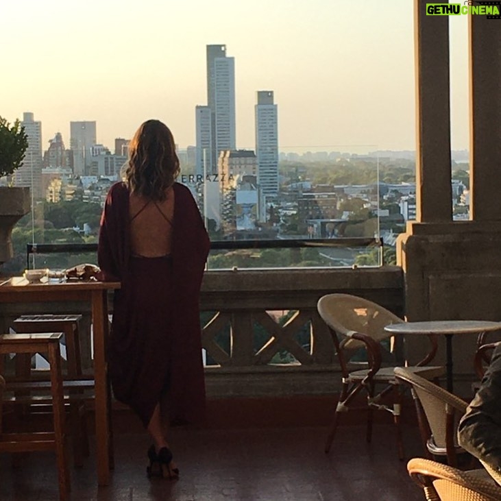 Julia Stiles - 13K Likes - Magic Hour. @roland_mouret vibes Photo @pazstamboniday
