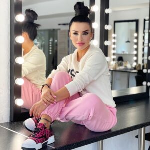 Julia Volkova Instagram - 🌸🌸🌸 дарю вам лучики моей любви 💜💜💜 @janeiredale_russia @repechage_russia