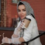 Julia Volkova Instagram - Важнейшим предшественником любви считается пристальный взгляд😍
