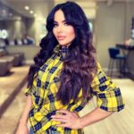 Julia Volkova Instagram - Все знают,как часто я люблю менять прически,стрижки,цвет,а особенно,моя любовь-это длинные волосы💃🏻 @wowvolosy лучшие из лучших😍 все мои эксперименты,однозначно только здесь и результат всегда на 💯 Танюша,моя прекрасная😘обожаю тебя! Продолжай развиваться и открывать новые салоны по всему миру🙏🔥 я прилечу в любую точку !