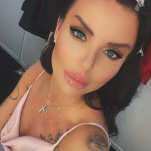 Julia Volkova Instagram - Как же здорово праздники проводить со своей семьей,детками и родителями😘🙏❤️это самое большое счастье для меня🙌 @vikavolkova8665 @samyasinov
