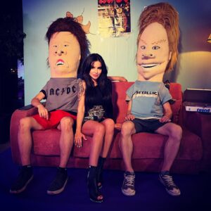 Julia Volkova Instagram - Невозможно поверить,что MTV 40 лет🙈
Помню как просыпалась в школу под Ольгу Шелест и Антона Комолова,смотрела ‘12 злобных зрителей’ и,конечно же любимые клипы💃🏻 Ребята,спасибо вам что заценили наши клипы,и вы были первыми,кто взял их в эфир🔥 
@yana_chu #mtv