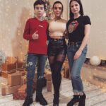 Julia Volkova Instagram - Мы от нашего семейства поздравляем Вас С Новым 2021 Годом💃🏻🎉🍾 Ребята,не смотря на трудности,тяжелый год и обстановку-жизнь продолжается дальше🙏Нужно успокоиться и пережить все это! Самое главное-богатырского здоровья😘🙏любви❤️счастья😘Пусть этот год принесет нам добрые события,радостные дни,счастливые моменты😘🙏 Мечтайте,все обязательно сбудется🙏😘❤️ Новых достижений,успехов и фортуны🔥😘 Ставьте новые цели и смелее идите вперед!открывайте новые двери и возможности😘🙏 Берегите своих родных и близких🙏😘дорожите и цените их❤️🙏 Вдохновения,драйва,настроя,позитива,кайфа😘🙏❤️ Веселитесь,смейтесь,пойте,танцуйте,радуйтесь каждый день😘🙏❤️живите сегодня и сейчас😘🙏 Мира во всем мире❤️🙏 #новыйгод2021