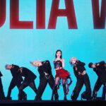 Julia Wu Instagram - 謝謝那天跟我一起在台北跨年的你們❤️ 這次為了這個表演 特別做了一個台北組曲 唱的時候真的把這幾年在這裡的回憶跟感情都放進去了 改編了買榜也加了舞蹈 謝謝我的舞蹈老師們 @imcharcoal0101 @joylin911 我的編曲goddess @shawnchen_fp @livmus.w @at_artinjidg 我的團隊 you know who you are Happy new year my loves 💋