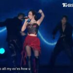 Julia Wu Instagram - 謝謝那天跟我一起在台北跨年的你們❤️ 這次為了這個表演 特別做了一個台北組曲 唱的時候真的把這幾年在這裡的回憶跟感情都放進去了 改編了買榜也加了舞蹈 謝謝我的舞蹈老師們 @imcharcoal0101 @joylin911 我的編曲goddess @shawnchen_fp @livmus.w @at_artinjidg 我的團隊 you know who you are Happy new year my loves 💋