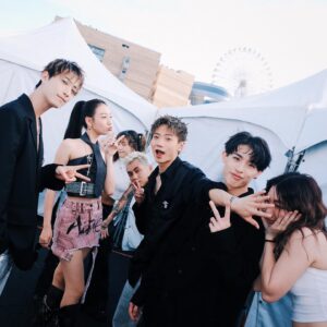 Julia Wu Instagram - 高雄櫻花季🌸 had so much fun performing yesterday✨ 好久沒看到大家 好久沒唱歌了
昨天熱爆但謝謝你們有一起來玩 🥰