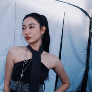 Julia Wu Instagram - 高雄櫻花季🌸 had so much fun performing yesterday✨ 好久沒看到大家 好久沒唱歌了
昨天熱爆但謝謝你們有一起來玩 🥰