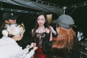 Julia Wu Instagram - 謝謝那天跟我一起在台北跨年的你們❤️
這次為了這個表演 
特別做了一個台北組曲
唱的時候真的把這幾年在這裡的回憶跟感情都放進去了
改編了買榜也加了舞蹈

謝謝我的舞蹈老師們 @imcharcoal0101 @joylin911 
我的編曲goddess @shawnchen_fp @livmus.w @at_artinjidg 
我的團隊 you know who you are 

Happy new year my loves 💋