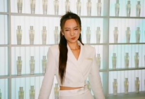 Julia Wu Instagram - 有的時候覺得
跳出舒適圈好可怕
但好像不去做
就沒辦法成長
沒事 自己最近的一些murmur跟photo紀錄

I miss u guys 
大家最近過得好嗎