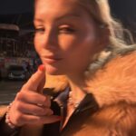 Julia Wulf Instagram – Es war Fashion Week, es war Berlinale. Unzählige Events, ganz viel sturdy gegangen und eigentlich mal wieder kaum Fotos gemacht 🤷🏼‍♀️🤪😀 meine Woche ist langweilig, mein Wochenende nicht. So ist es wohl beim adulting Gel
