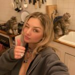 Julia Wulf Instagram - Nix was bisschen selbstbräuner und gute Laune nicht regeln könnte nä 🚨