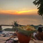 Julia Wulf Instagram - Koh tao appreciation post ❤️🫳🏻 iwie war ich jetzt doch 10 Tage noch mal fett am gammlen und ÖLEN ALTA aber jetzt geht’s zurück. Richtig sad und richtig erfüllt zugleich 🤙🏻 wenn nur nicht dieses Problem mit den 8 Kilo vintage Klamotten die ich hier noch gekauft hab wäre …. Probleme für die Jules von morgen hehe