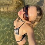 Julia Wulf Instagram - Koh tao appreciation post ❤️🫳🏻 iwie war ich jetzt doch 10 Tage noch mal fett am gammlen und ÖLEN ALTA aber jetzt geht’s zurück. Richtig sad und richtig erfüllt zugleich 🤙🏻 wenn nur nicht dieses Problem mit den 8 Kilo vintage Klamotten die ich hier noch gekauft hab wäre …. Probleme für die Jules von morgen hehe