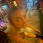 Julia Wulf Instagram - Koh tao appreciation post ❤️🫳🏻 iwie war ich jetzt doch 10 Tage noch mal fett am gammlen und ÖLEN ALTA aber jetzt geht’s zurück. Richtig sad und richtig erfüllt zugleich 🤙🏻 wenn nur nicht dieses Problem mit den 8 Kilo vintage Klamotten die ich hier noch gekauft hab wäre …. Probleme für die Jules von morgen hehe
