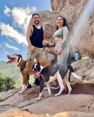 Juliana Harkavy Instagram - Family hike photo dump! 💞🥾🐾

#californiahiking #losangeleshiking #topangacanyon #hike #doghiking #getoutside #nature #canyonhike #adventures #hikingtrail #lahiking #californiaadventure
