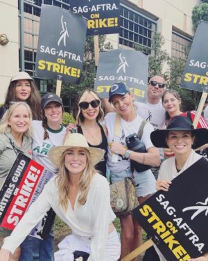 Juliana Harkavy Instagram - So empowering and equally surreal suiting up with my Arrow family to picket outside of WB studios yesterday. Thank you to everyone who came out to show your support!! 🏹💚🪧#sagaftrastrike #wgastrike #sagaftrastrong #wgastrong #teamarrow
