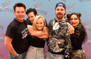 Juliana Harkavy Instagram - The biggest shout out to the BEST fans in the WORLD- who we had so much fun with this weekend at @galaxyconrichmond 🚀💚🏹

Maybe it was the southern hospitality, maybe it was the overdue bonding time with these boys who I love so very much, but this weekend was chicken soup for the soul. The only thing missing was @coltonlhaynes 🧸🫶🏽 and our honey bunnies 🍯🐰💕 @eskandar_alexander , @cassandrapants , @pattimurin , and @scottmale - (thanks for holding down the forts 🏰, guys!)

We love you Richmond!!! 🙏🏽✌🏽✨

#galaxycon2023 #galaxyconrichmond #teamarrow
