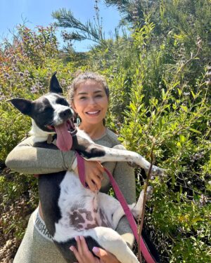 Juliana Harkavy Instagram - Family hike photo dump! 💞🥾🐾

#californiahiking #losangeleshiking #topangacanyon #hike #doghiking #getoutside #nature #canyonhike #adventures #hikingtrail #lahiking #californiaadventure
