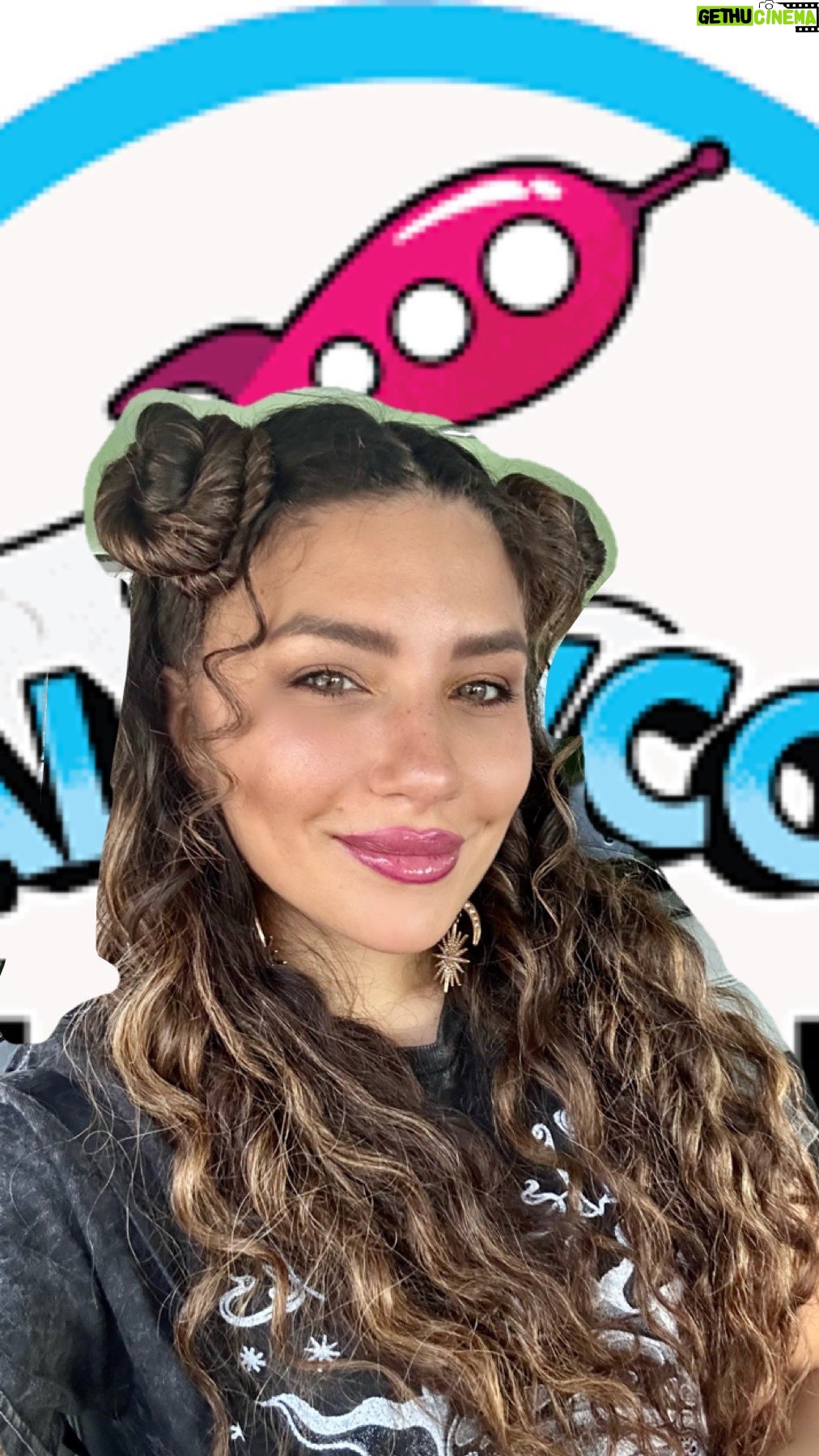 Juliana Harkavy Instagram - Get ready with me for Day 1 of #GalaxyCon! 🚀💅🪐🖤💥 Meet me, @stephenamell @johnscotbarrowman and @colindonnell 3/25-3/26 2023! 🎯 #galaxyconrichmond #bts #arrowverse #thewalkingdead #grwm #getreadywithme #galaxycon2023