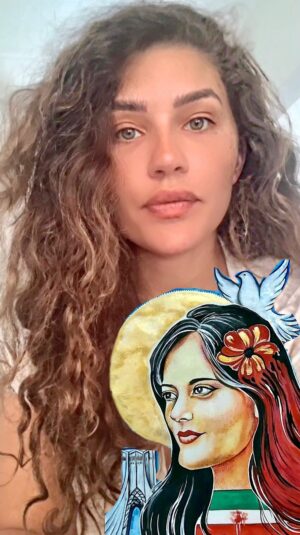 Juliana Harkavy Instagram - What is happening in #Iran is a crime against all women and humanity. The lack of media coverage in the USA is a disgrace. We must take individual responsibility to raise our voices in support of the Iranian people. 
 
ZAN (women) 💃🏽 
ZENDEGI (life) 🌹
AZADI (freedom) 🕊

#zanzendegiazadi #womenlifefreedom
#mahsaaminiمهسا_امینی 
#mahsaamini
#nikashakarami 
#iranprotests
#iranrevolution