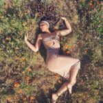 Juliana Harkavy Instagram – A dreamy day in the poppy fields
🪷🎶🦉
