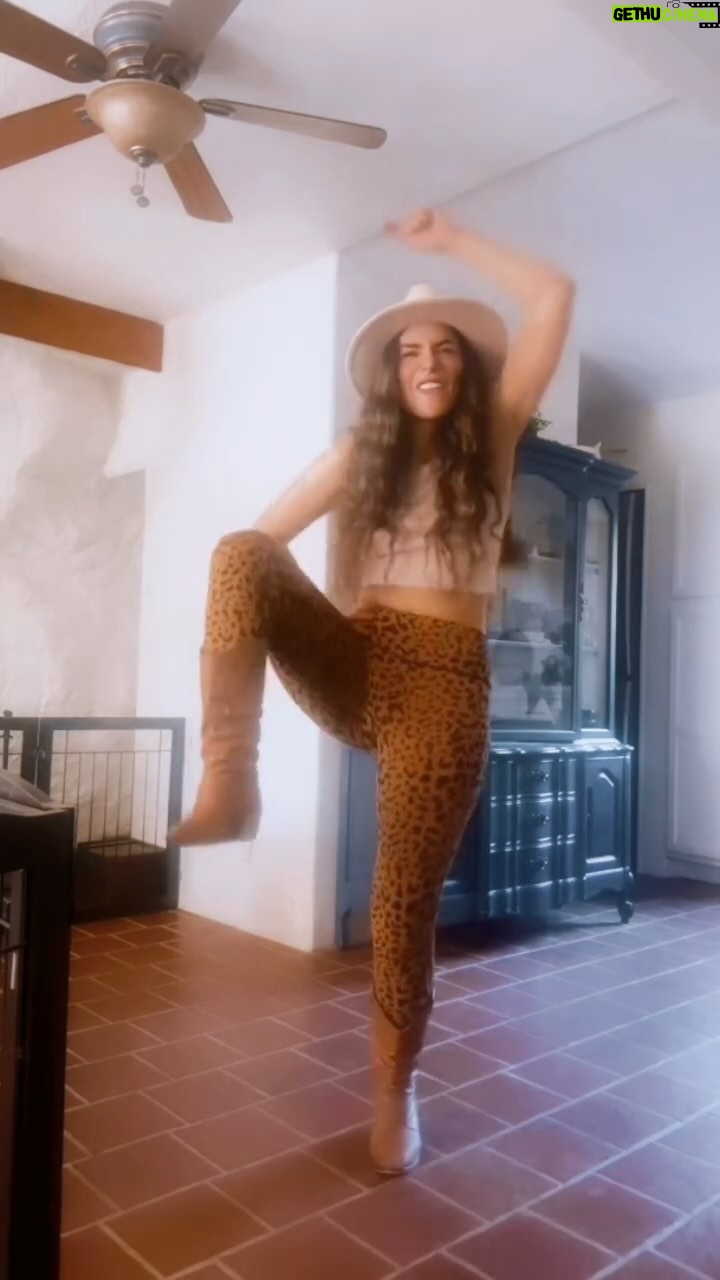 Juliana Harkavy Instagram - It's always the right time for a hoedown.🤠🎸🎶 #texasholdem #texasholdemdancechallenge #country #countrygirl #countrymusic #beyonce #beyoncetexasholdem #dance #dancechallenge #moveyourbody #havefun #lightenup #cowgirlboots #cowgirl #yeehaw #linedance #southerncharm #wildwest #westernstyle #westernmusic #dancingqueen #movement #dancedancedance #easydancesteps #likearhinestonecowboy #thisainttexas #funathome #hoedown #rideemcowboy