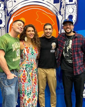 Juliana Harkavy Instagram - Fell in love with #Houston this weekend. Warm people, warm weather, epic food, good friends, and an amazing convention hosted by @houstoncomicpalooza

Thank you for having us! ✌🏽💕