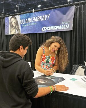 Juliana Harkavy Instagram - Fell in love with #Houston this weekend. Warm people, warm weather, epic food, good friends, and an amazing convention hosted by @houstoncomicpalooza

Thank you for having us! ✌🏽💕