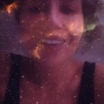 Juliana Harkavy Instagram - A PSA from your future bestie/pant fairy 🧚🏽‍♀️👖 #lifehack #advice #wordsofwisdom #futurebesties #comedyreels #pants #funny #funnyvideos #wordtothewise #yourewelcome #igotyourback #dontbelazy #motivation #inspiration #motivationalquotes #trendingaudio #asmr #funnyasmr #bigsisteradvice #friendfromthefuture #laundryhacks #lifehacks #laundrytips #jeanslovers #yogapantsdaily #bestie #fashiontips #cleantok #laundrydreamteam #pantalones
